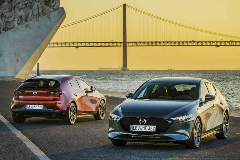 ★2019年5月 新型★マツダ MAZDA3 マツダ3 BP系 2WD用 カーマット フロアマット1台分 高級厚地 日本製 2019年5月～ マツダ MAZDA3 ファストバック 2019年モデル 15Sの価格・性能・装備