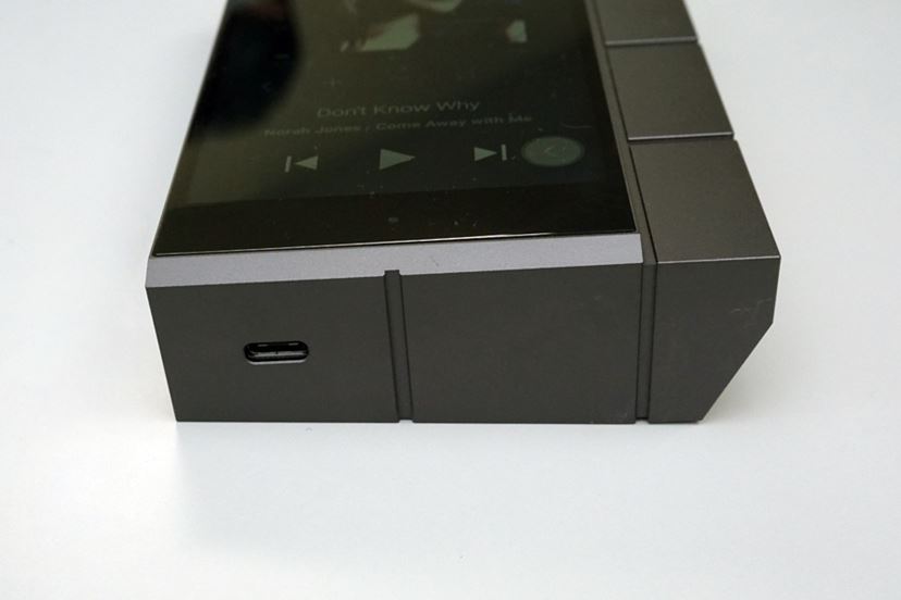 ESS ES9038PROをデュアルDAC構成で搭載した初のポータブルDAP