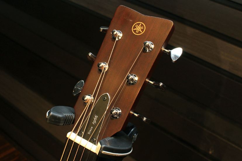 令和時代の“ヤマハ赤ラベル”！ 新作アコースティックギター「FG/FS Red