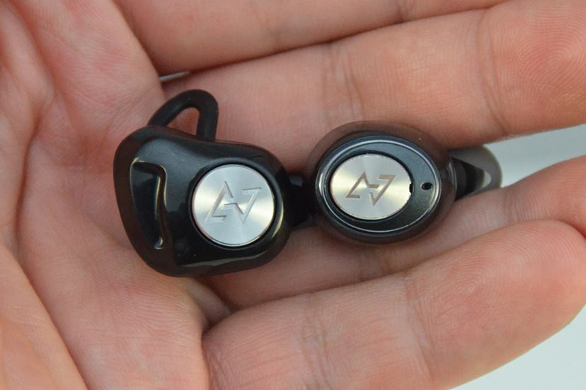 トレンドをとことん押さえて1万円切り！ AVIOTの最新完全ワイヤレス