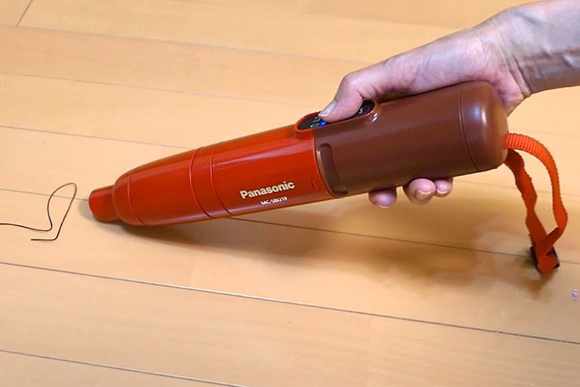 取れるぞ、私にもゴミが取れる！ パナソニックのハンディ・スティック掃除機をレビュー - 価格.comマガジン