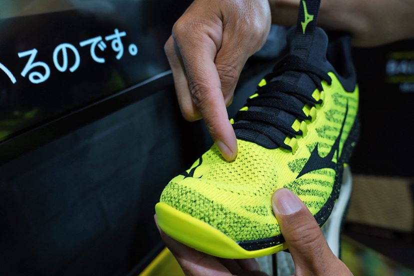 ミズノ トレーニングシューズ ミズノが「トレーニング用シューズ」を発売！ レジェンド葛西に“中年の