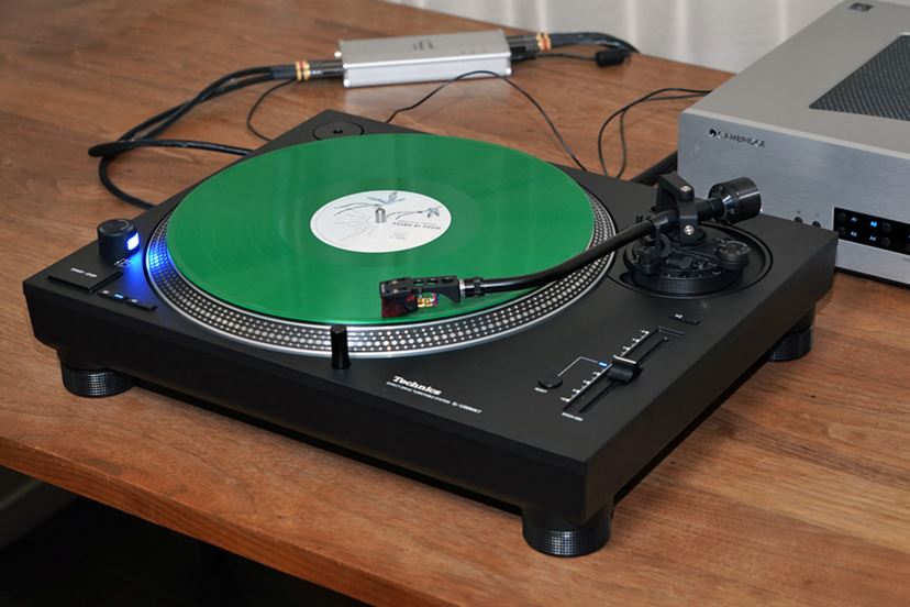 Technicsのアナログターンテーブル「SL-1500C」「SL-1200MK7