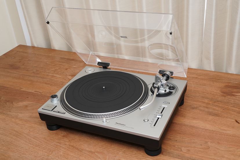 Technicsのアナログターンテーブル「SL-1500C」「SL-1200MK7 Technicsのアナログターンテーブル「SL-1500C」「SL-1200MK7