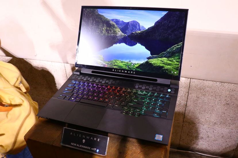 デル、スリム＆パワフルなゲーミングノートPC「NEW ALIENWARE m15/m17」 - 価格.comマガジン