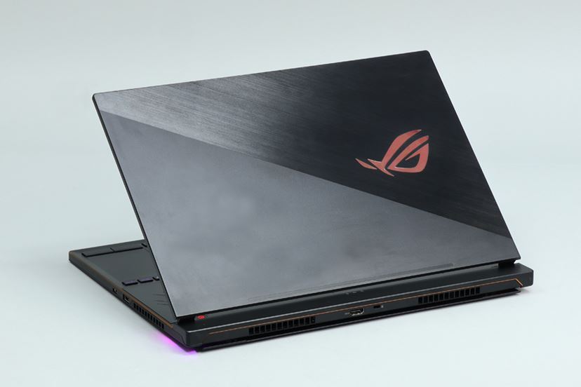 高性能なのにスリムボディ！ ASUSのゲーミングノートPC「ROG ZEPHYRUS S」2台レビュー - 価格.comマガジン