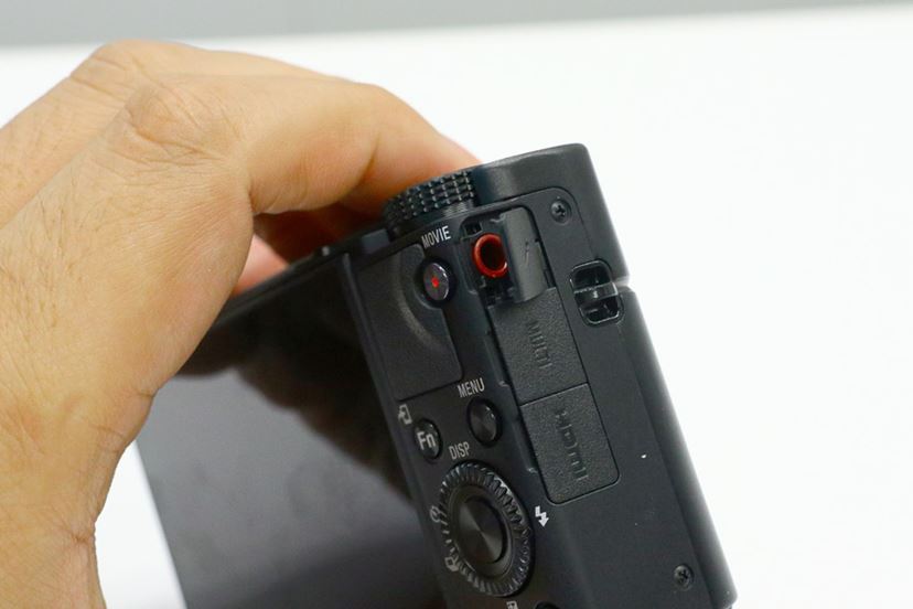 ソニー「RX100 VII」はポケットに入る「α9」。20コマ/秒の連写や ソニー「RX100 VII」はポケットに入る「α9」。20コマ/秒の連写や