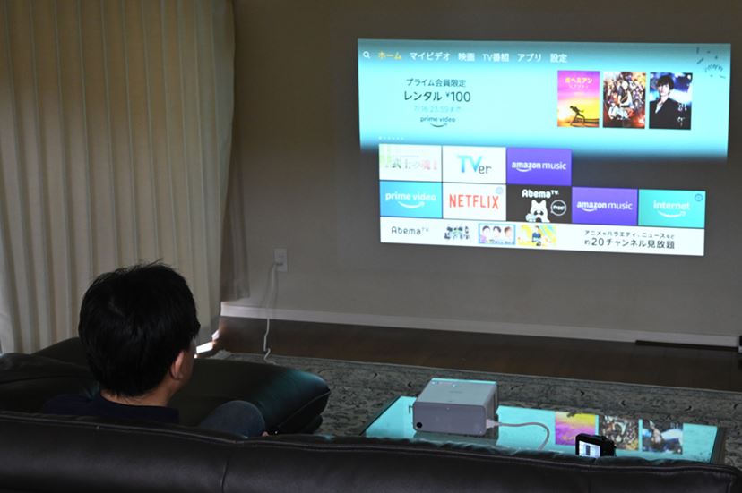 本体にAmazon Fire TV Stickを格納できるエプソンの新機軸