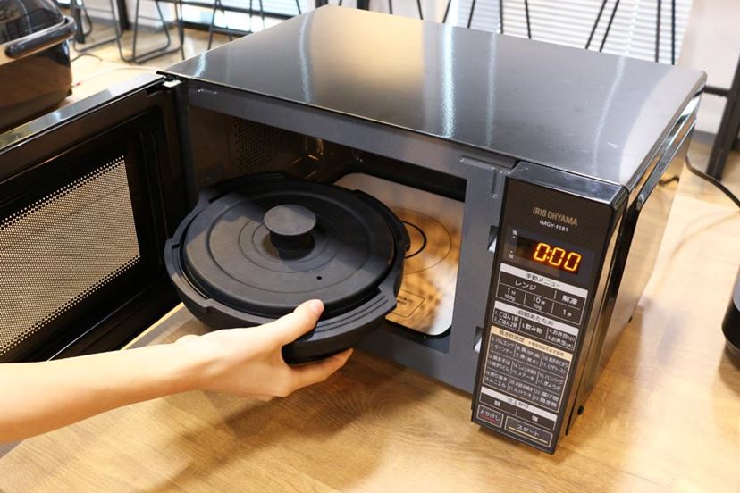 フライパンで焼いたような料理ができる容器付き「かんたん両面焼き 