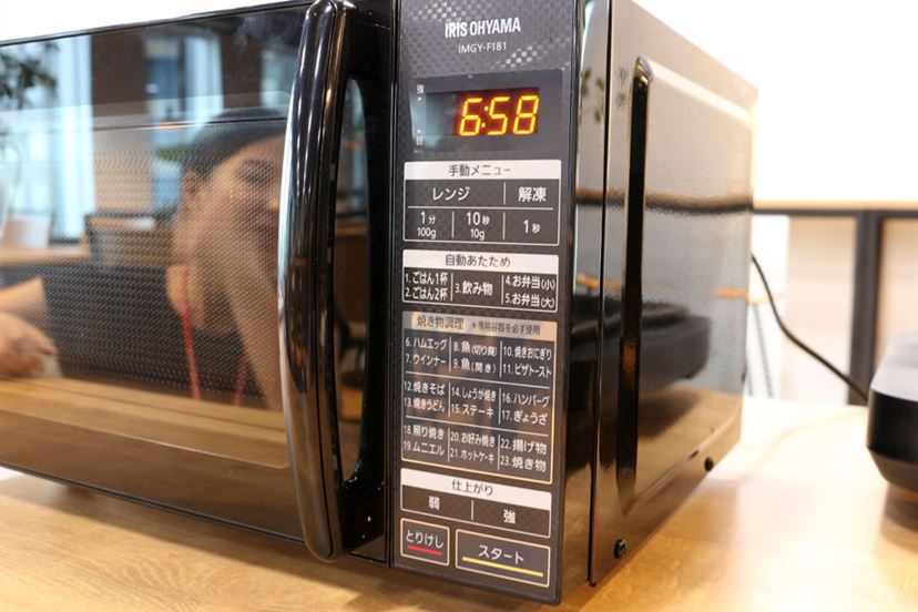フライパンで焼いたような料理ができる容器付き「かんたん両面