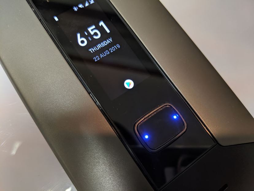 本格キーボード搭載スマホ「Cosmo Communicator」。キワモノ 本格キーボード搭載スマホ「Cosmo Communicator」。キワモノ