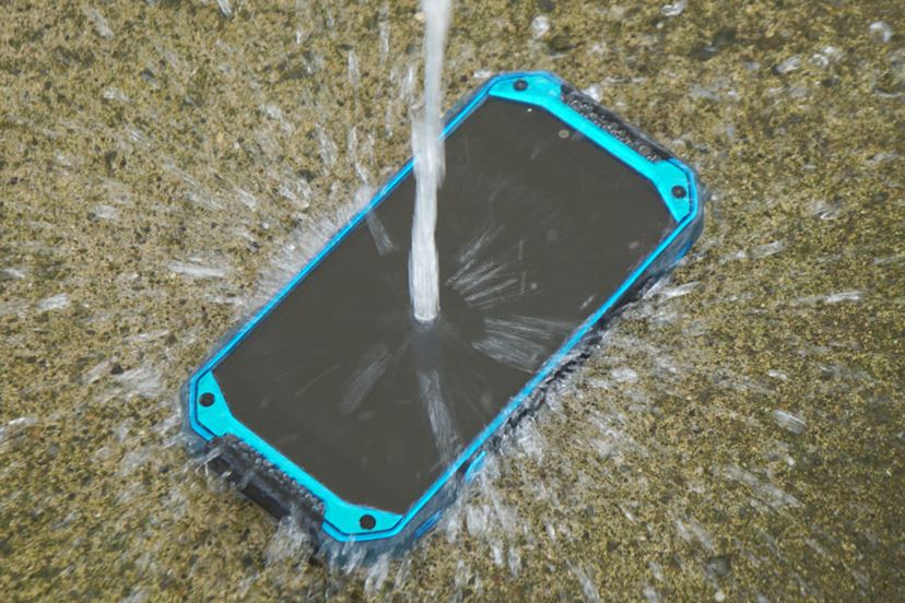 auのタフネススマホ「TORQUE G04」発売前レビュー - 価格.com