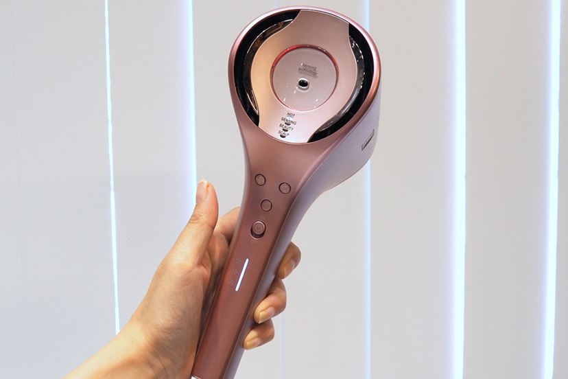 距離センサーで髪の熱ダメージなし！ シャープの美髪に導くプラズマ