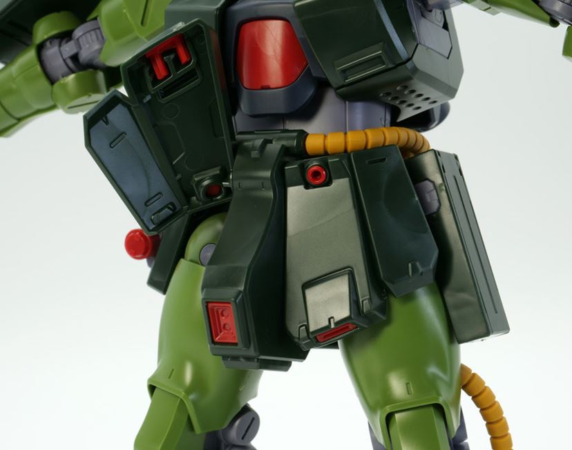 RE/100 ザクII改」を組み立て！ アニメから出てきたような再現度に感涙