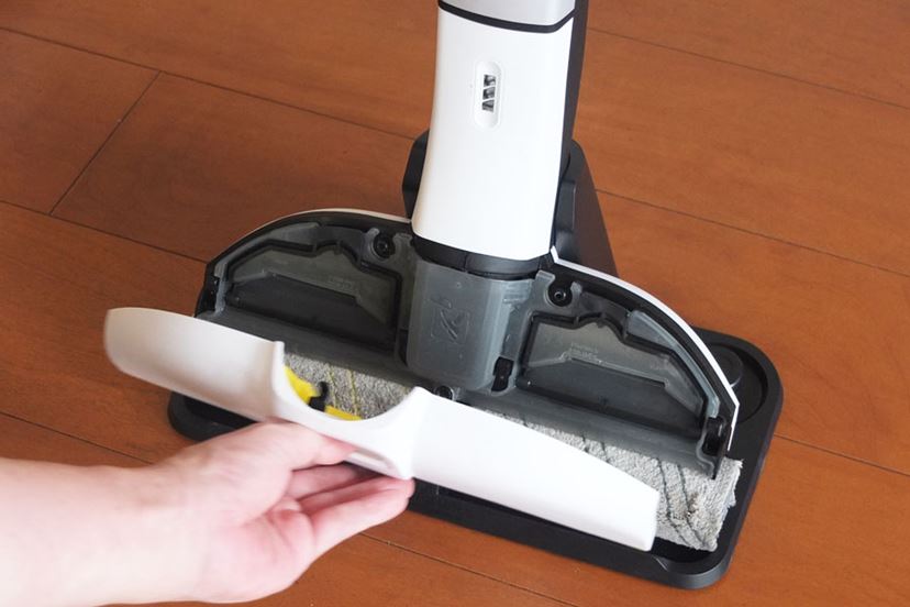 ケルヒャー「水拭きフロアクリーナー」の実力を家中の汚れでチェック