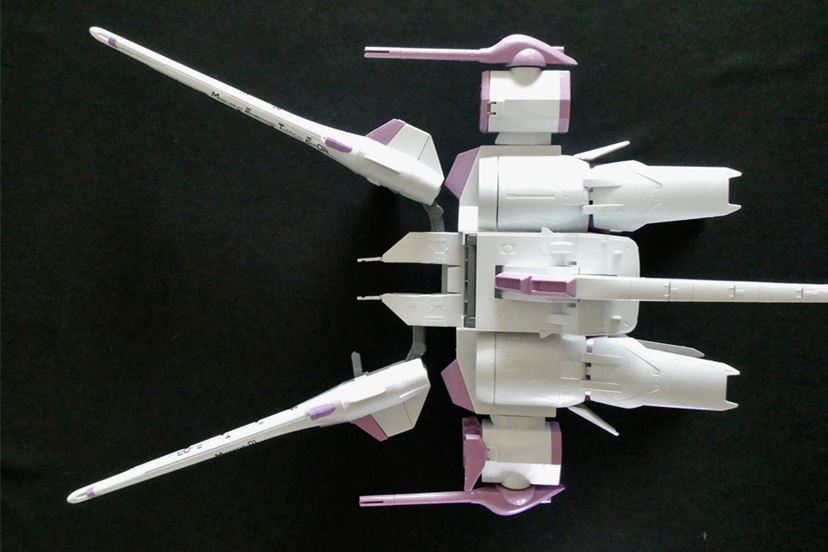 全長85cm！ 「HGミーティア＋フリーダムガンダム」がデカ