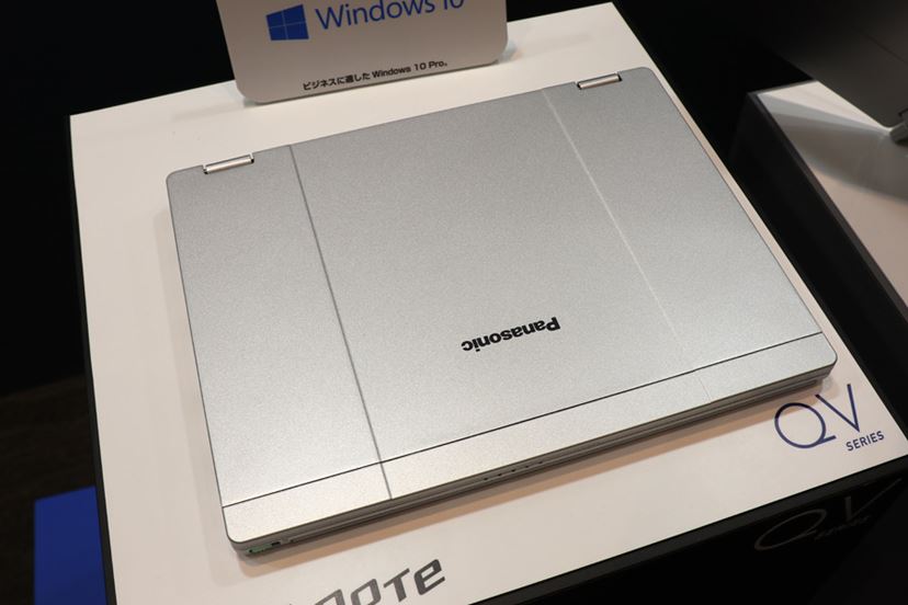 A4用紙よりコンパクトな新型「レッツノート QV8」登場！ 4コア
