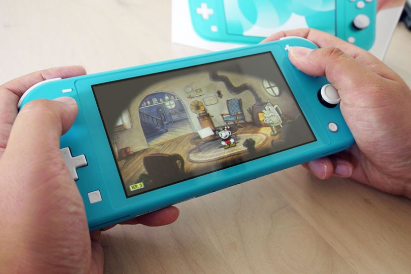 Nintendo SwitchとSwitch Lite、どっちを買うべき？ 比較して違いを