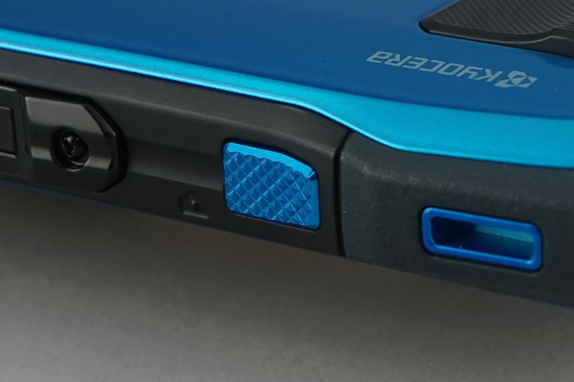 auのタフネススマホ「TORQUE G04」で海の中を撮影した！ - 価格