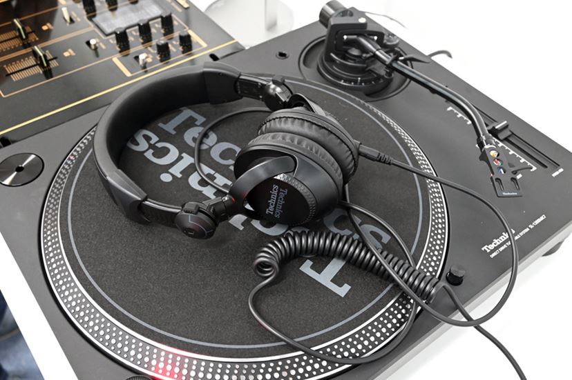 Technics初のイヤホン「EAH-TZ700」発表。ダイナミック1発で超低