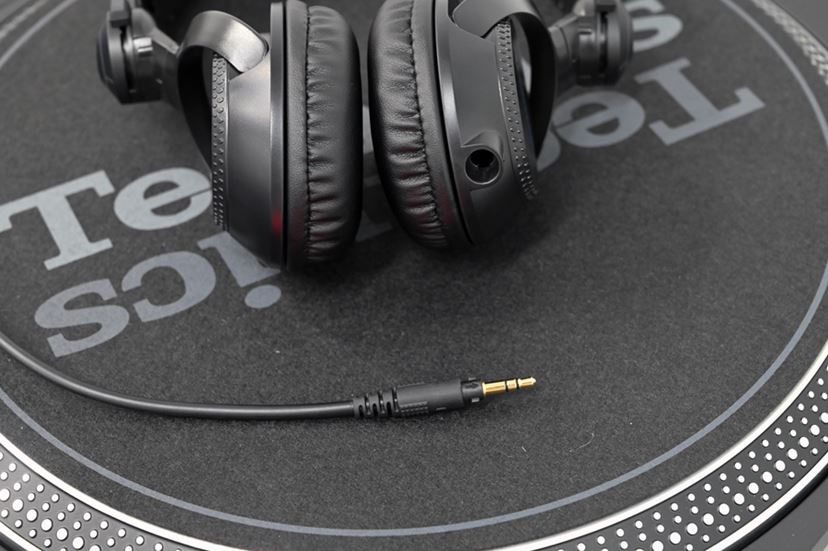 Technics初のイヤホン「EAH-TZ700」発表。ダイナミック1発で超低 Technics初のイヤホン「EAH-TZ700」発表。ダイナミック1発で超低
