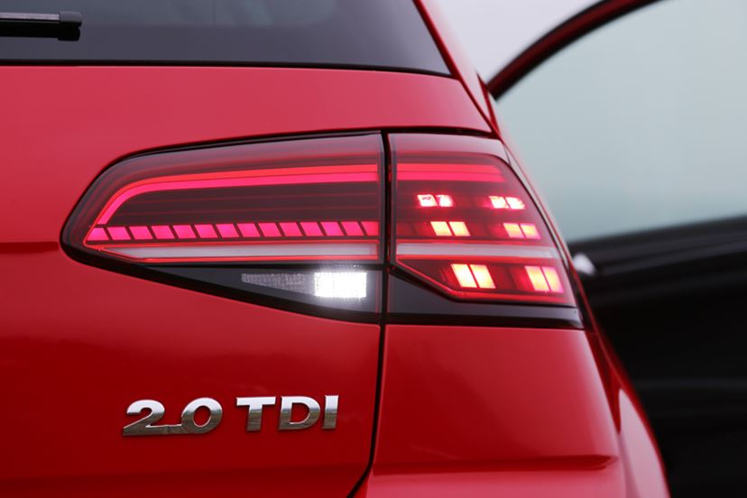 日本でディーゼル車の販売が好調なVW！新投入の「ゴルフTDI」に試乗