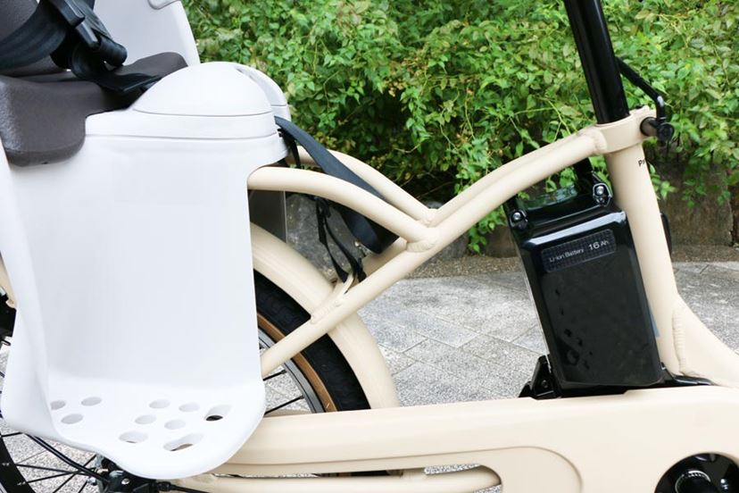 チャイルドシートに日よけが付いた！ 子乗せ電動アシスト自転車