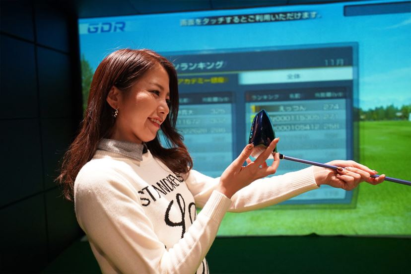 話題の「ゼクシオイレブン」、レディースモデルをゴルフ女子が