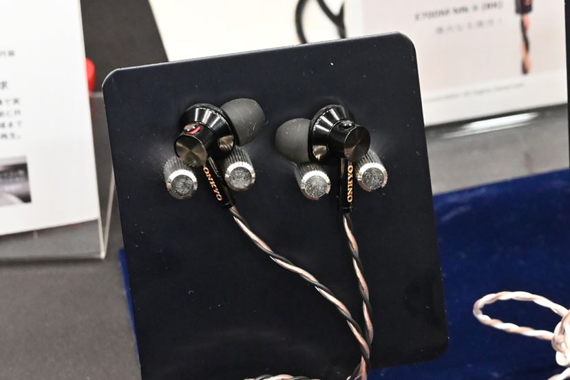 ONKYO　E700M　ブラック クチコミで大絶賛！ 人気集中のオンキヨーのカナル型イヤホン