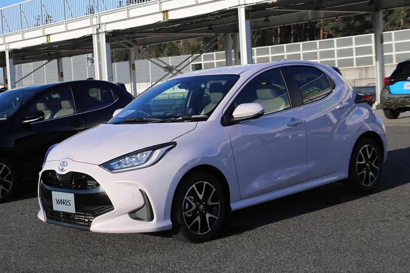 新型「フィット」 vs 新型「ヤリス」。価格から走りまで徹底比較 
