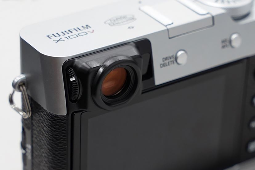 速報！ 富士フイルムの新しい高級コンデジ「X100V」がベールを脱いだ