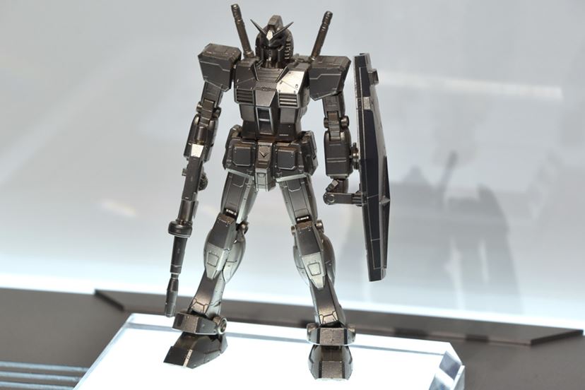 ガンダリウム合金モデル 戦い 1/144 rx-78-2 限定
