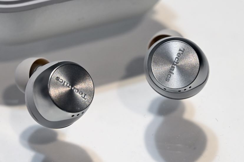 Technicsブランド「EAH-AZ70W」など、パナソニックが初の完全 Technicsブランド「EAH-AZ70W」など、パナソニックが初の完全