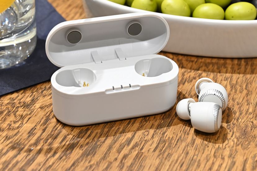 Technicsブランド｢EAH-AZ70W｣など、パナソニックが初の完全ワイヤレス