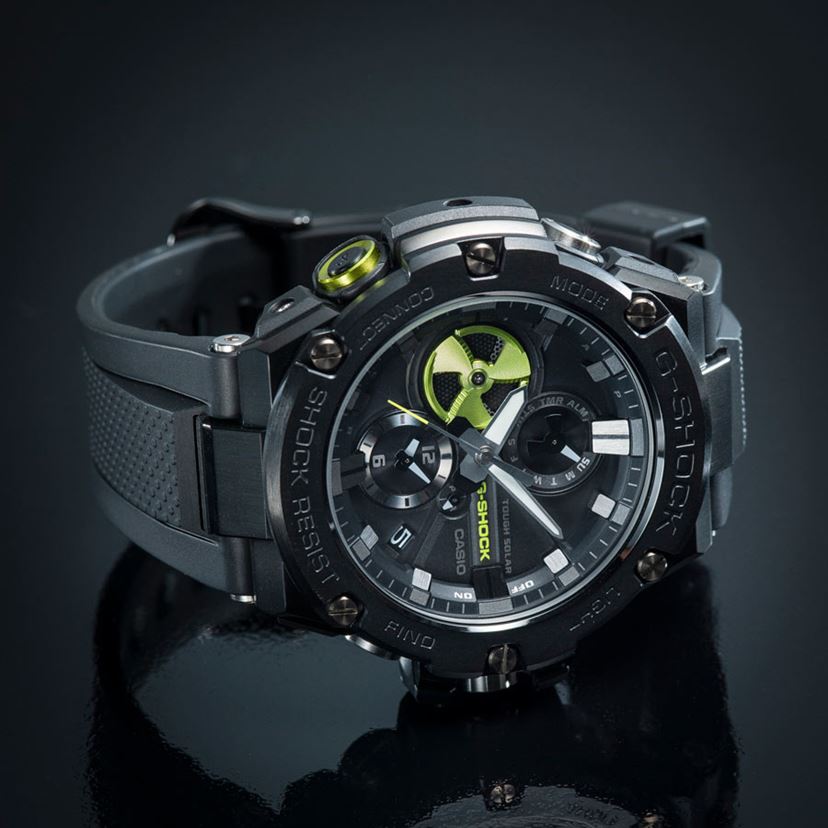 G-SHOCK》スクエア「5600」が“2色一体成形ベゼルカバー”で個性強めに