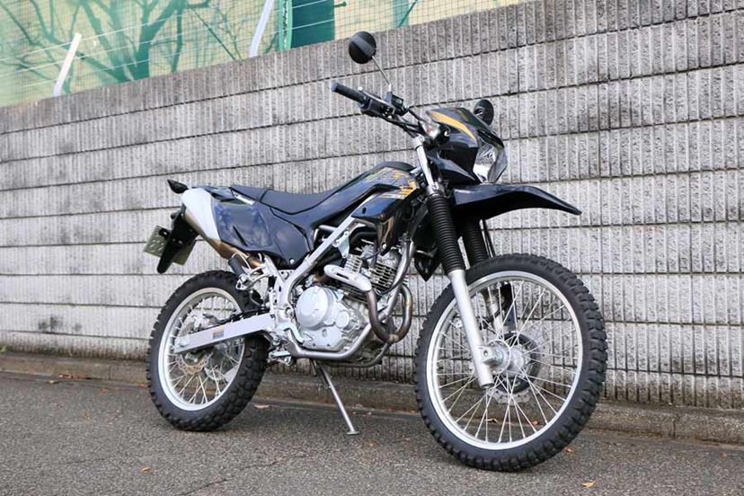 操るおもしろさにハマる！ カワサキのオフロードバイク「KLX230」の魅力を語らせてくれ!! - 価格.comマガジン