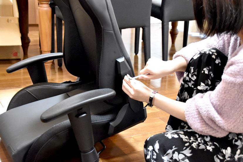 とにかく光る“LED内蔵ゲーミングチェア”をゲーマー女子が