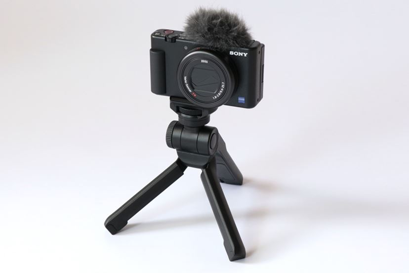 ソニーからVlogデジカメ「VLOGCAM ZV-1」登場！ 自分撮りしやすいバリ
