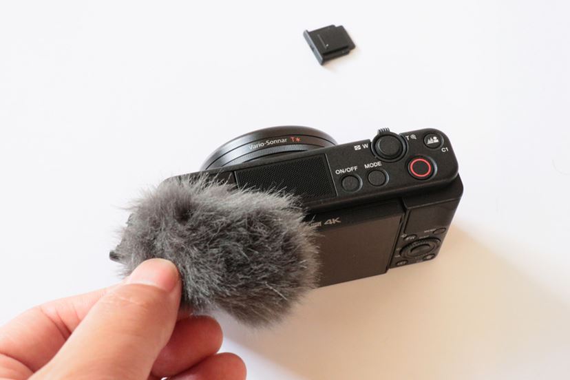ソニーからVlogデジカメ「VLOGCAM ZV-1」登場！ 自分撮りしやすいバリ