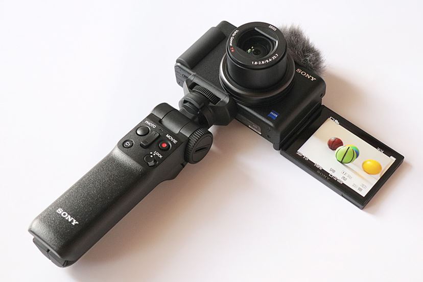 ソニーからVlogデジカメ「VLOGCAM ZV-1」登場！ 自分撮りしやすいバリ