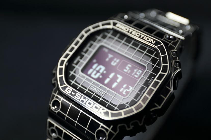 時をかける”フルメタル「G-SHOCK」！ レーザーでグリッドを表現