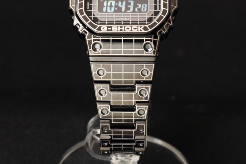 時をかける”フルメタル「G-SHOCK」！ レーザーでグリッドを表現