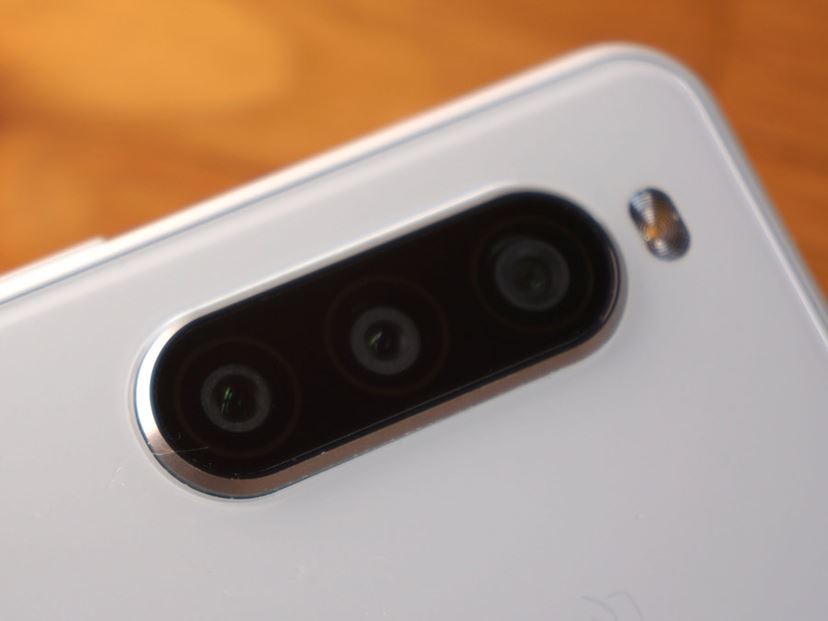 Xperia - Xperia 10 II(A001SO)　白1台　黒1台 Xperia 10 II」レビュー。長所は軽量ボディとバッテリー持ち