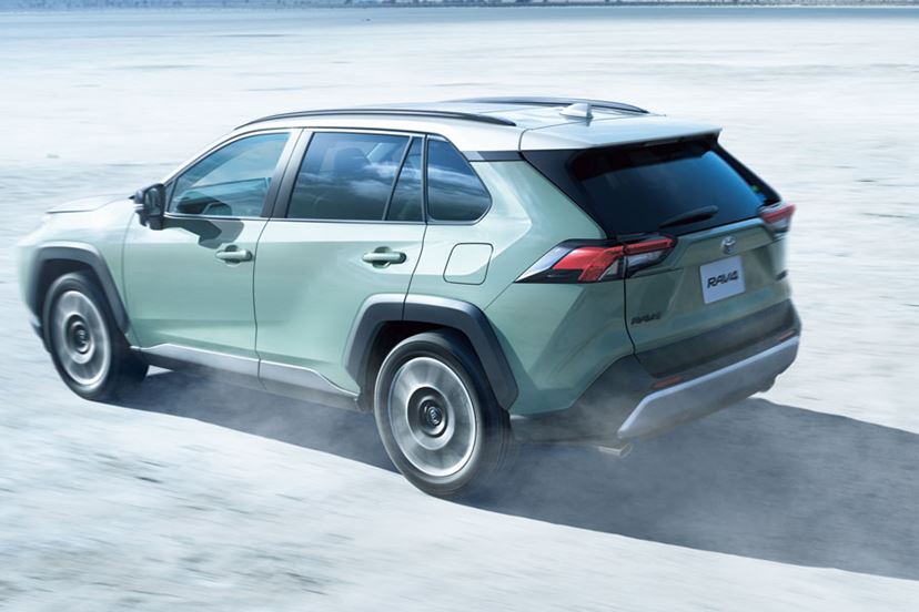 ひろRAV4　ハリアー　ハリアーハイブリット　 Basic☆i 車高調 ハリアー or RAV4、どっちを選ぶ？ トヨタの人気SUV同士で徹底比較