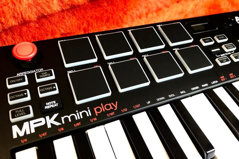 気軽にフィンガードラム入門！ AKAIのミニキーボード「MPK Mini Play」を買ってみた - 価格.comマガジン