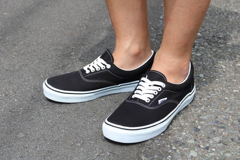 夏はVANS「エラ」が履きたくなる!? 合わせるハーフパンツ丈の最適解は？ - 価格.comマガジン