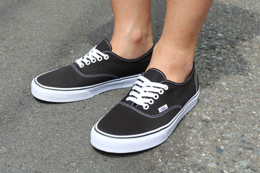 夏はVANS「エラ」が履きたくなる!? 合わせるハーフパンツ丈の最適解は？ - 価格.comマガジン