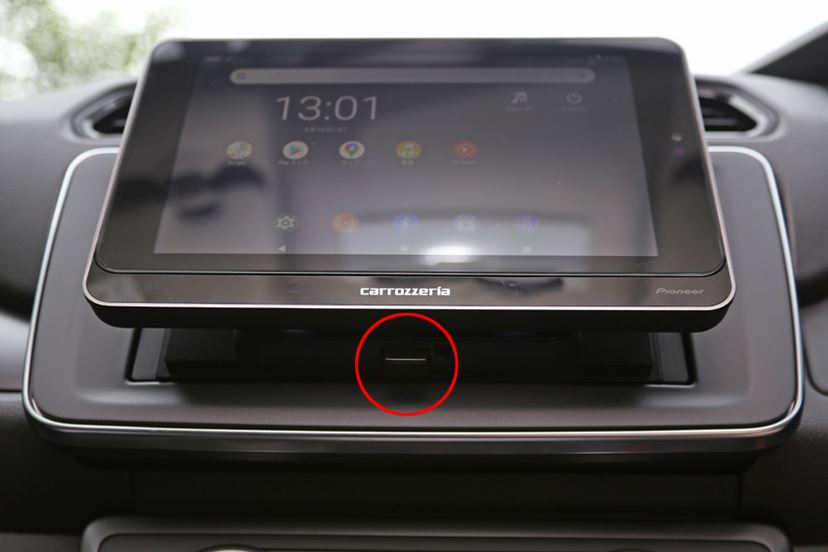 取り外せばタブレットとして使える！ カロッツェリア「SDA