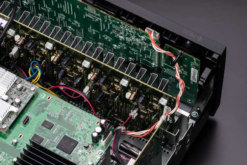 デノンから税込10万円以下で買える8K/60p対応AVアンプ「AVR-X2700H