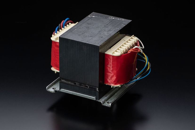 デノンから税込10万円以下で買える8K/60p対応AVアンプ「AVR-X2700H